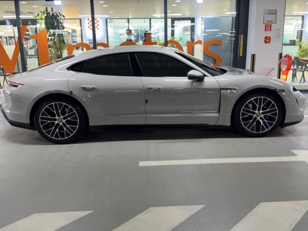 Porsche Taycan - Vista 3