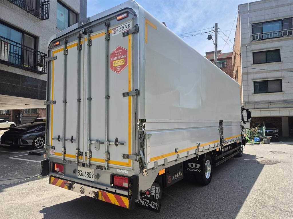 medium and large cargo truck - Vista 7