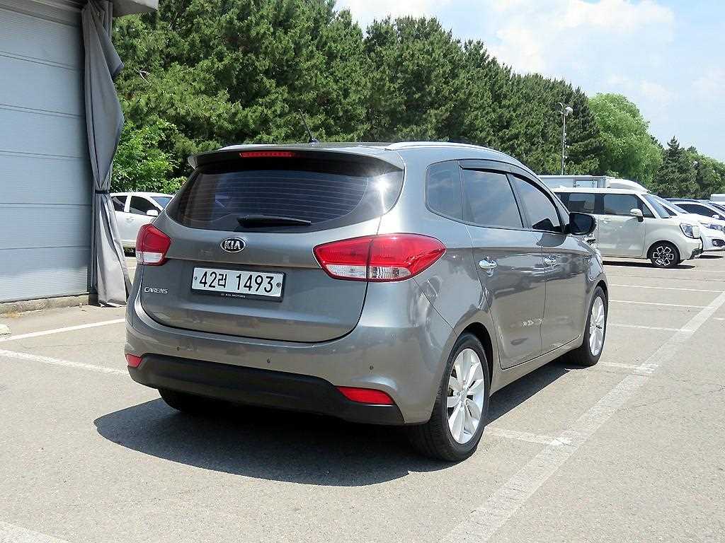 KIA Carens - Vista 4