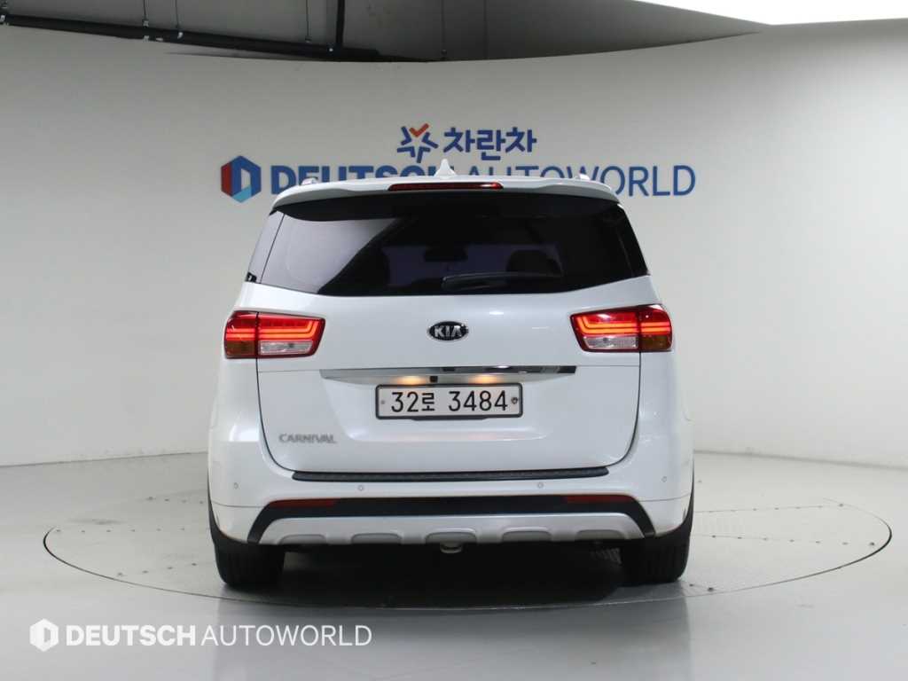 KIA Carnival - Vista 4