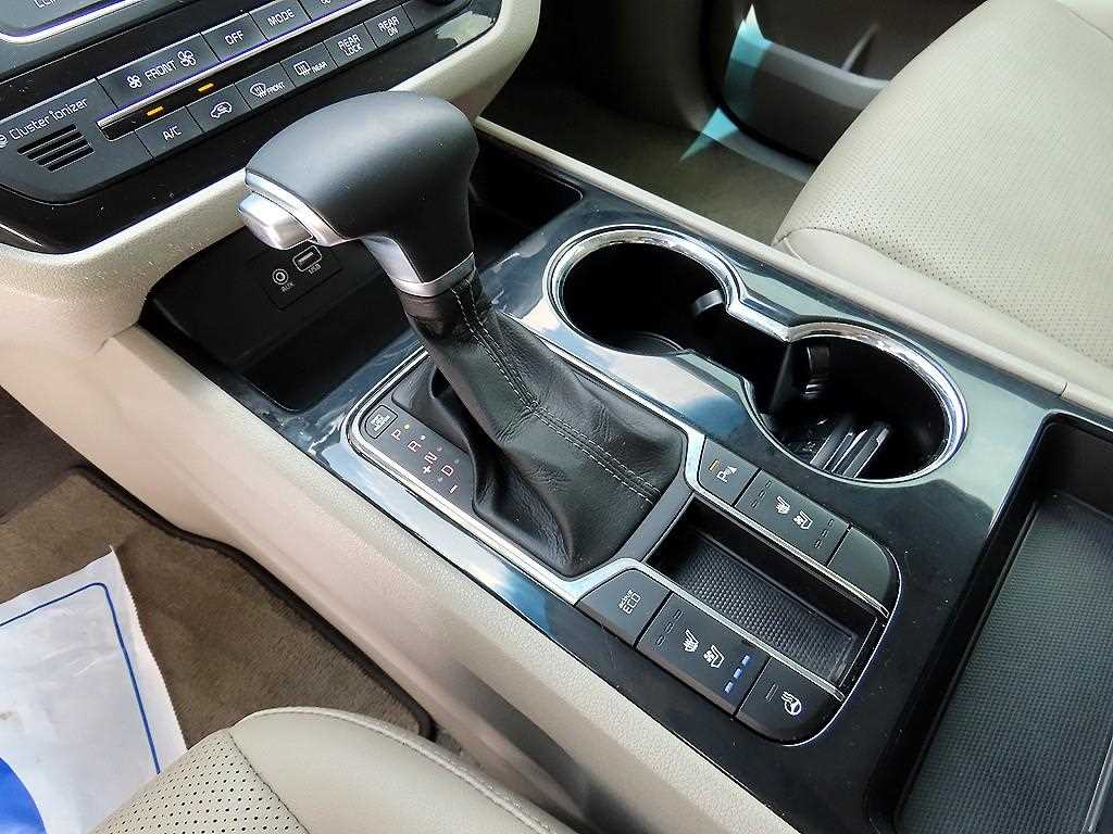 KIA Carnival - Vista 11