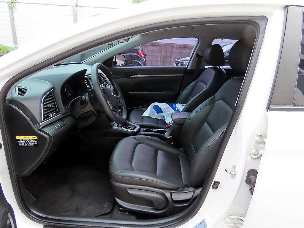 HYUNDAI Avante - Vista 5