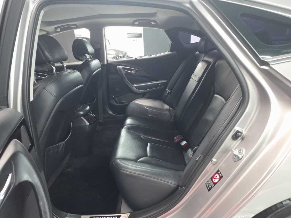 HYUNDAI Grandeur - Vista 12