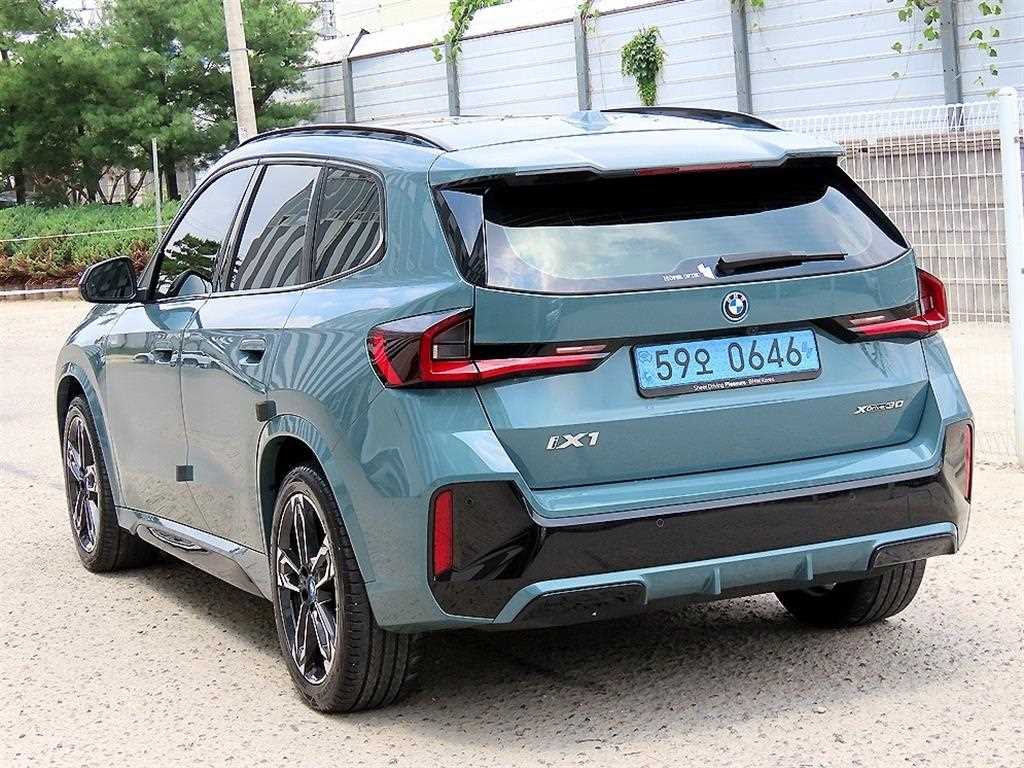 BMW iX1 - Vista 4