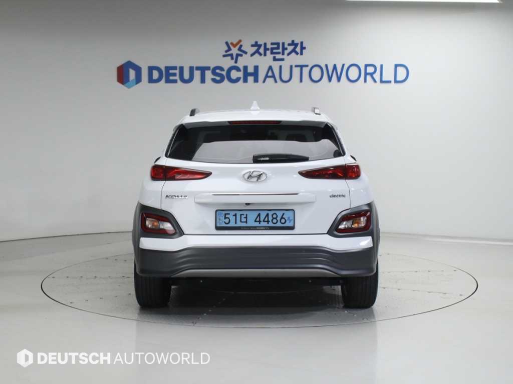 HYUNDAI Kona - Vista 4