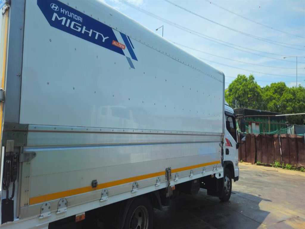 medium and large cargo truck - Vista 9