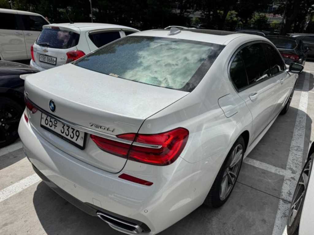 BMW 7 Series - Vista 4
