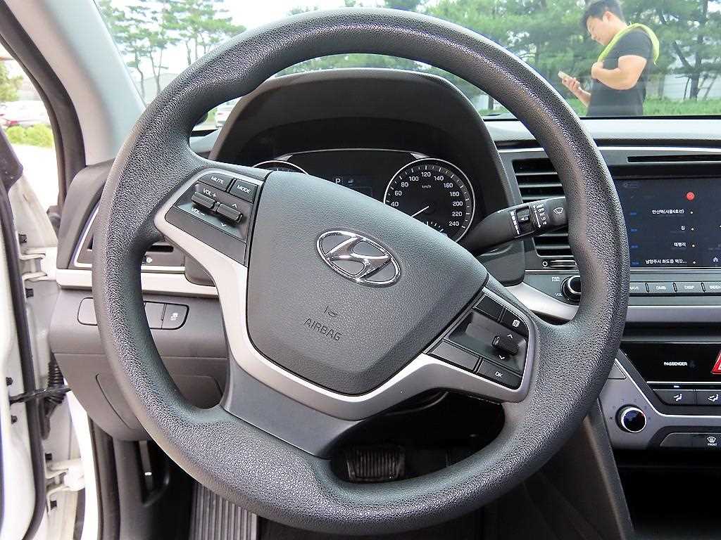HYUNDAI Avante - Vista 8