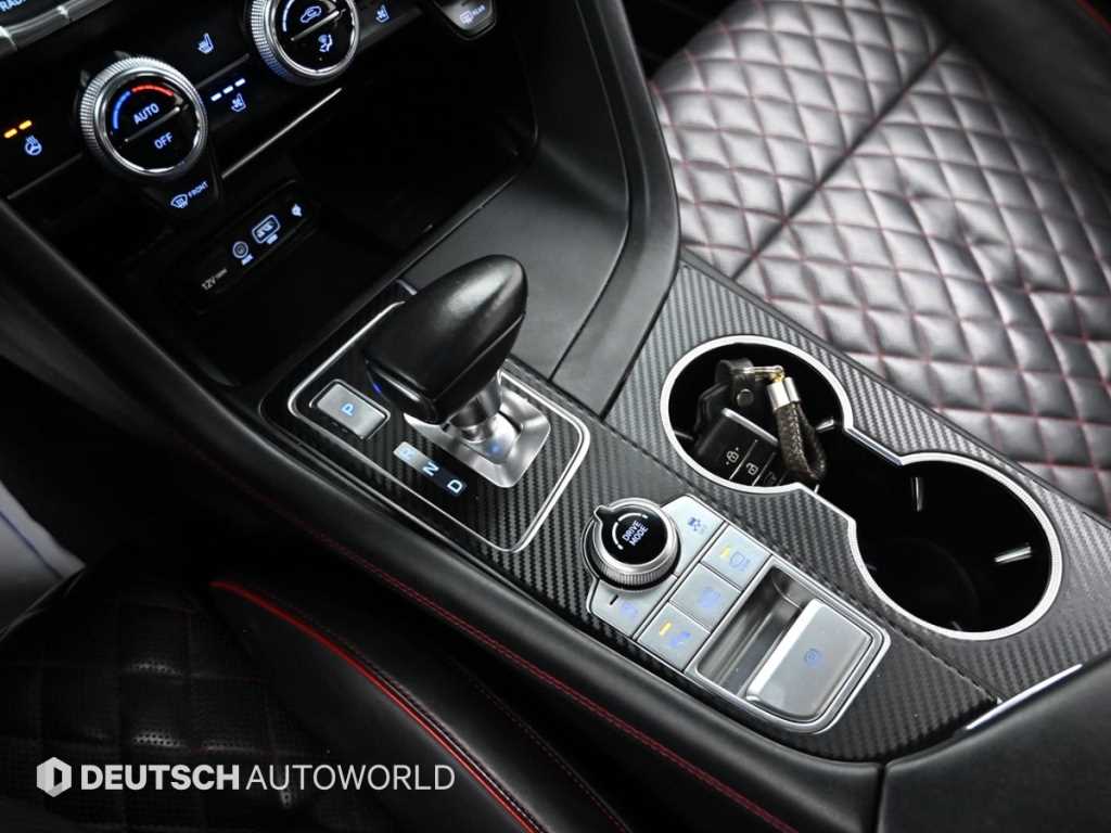 Genesis G70 - Vista 9