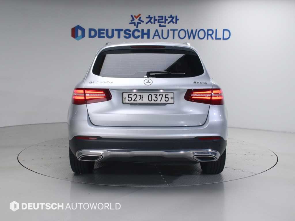 Mercedes Benz GLC Class - Vista 4
