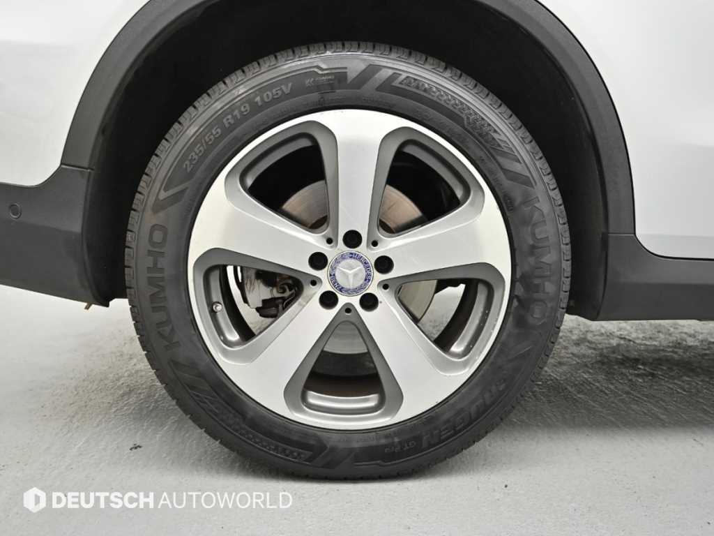 Mercedes Benz GLC Class - Vista 5