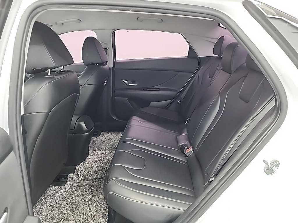 HYUNDAI Avante - Vista 12