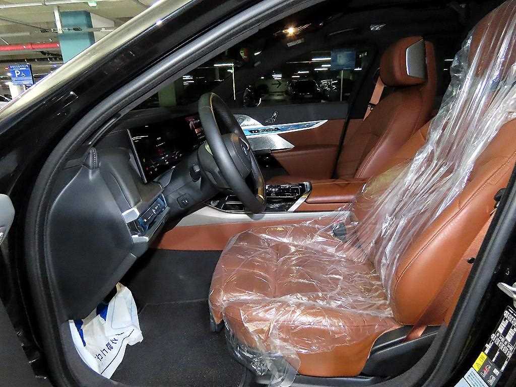 BMW i7 - Vista 6