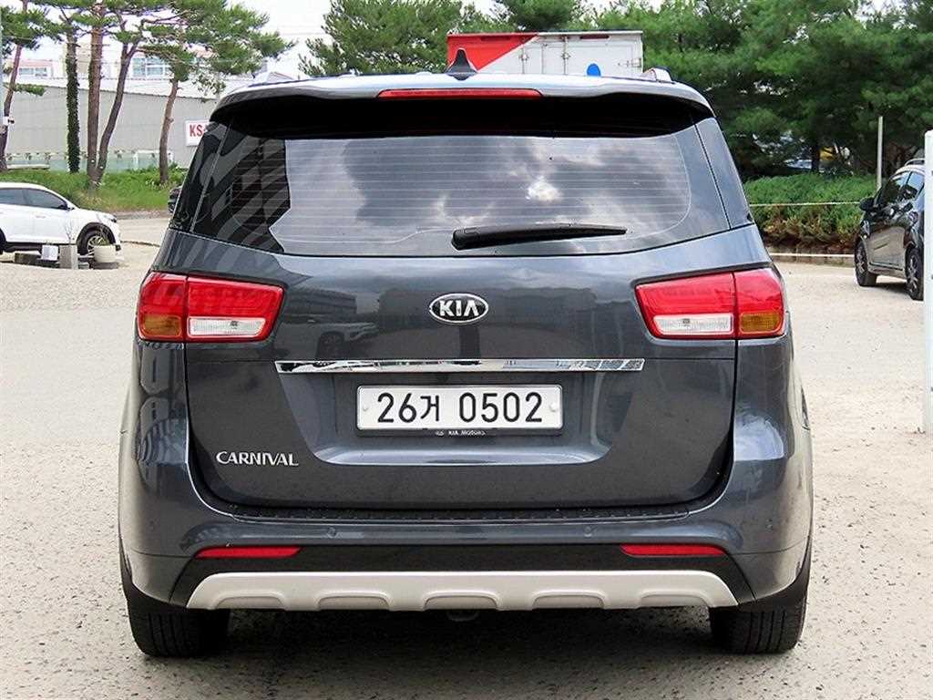 KIA Carnival - Vista 4