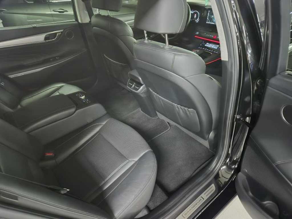 HYUNDAI Grandeur - Vista 12