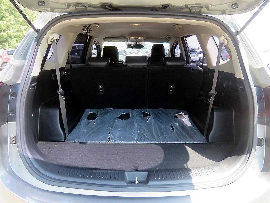 KIA Carens - Vista 5