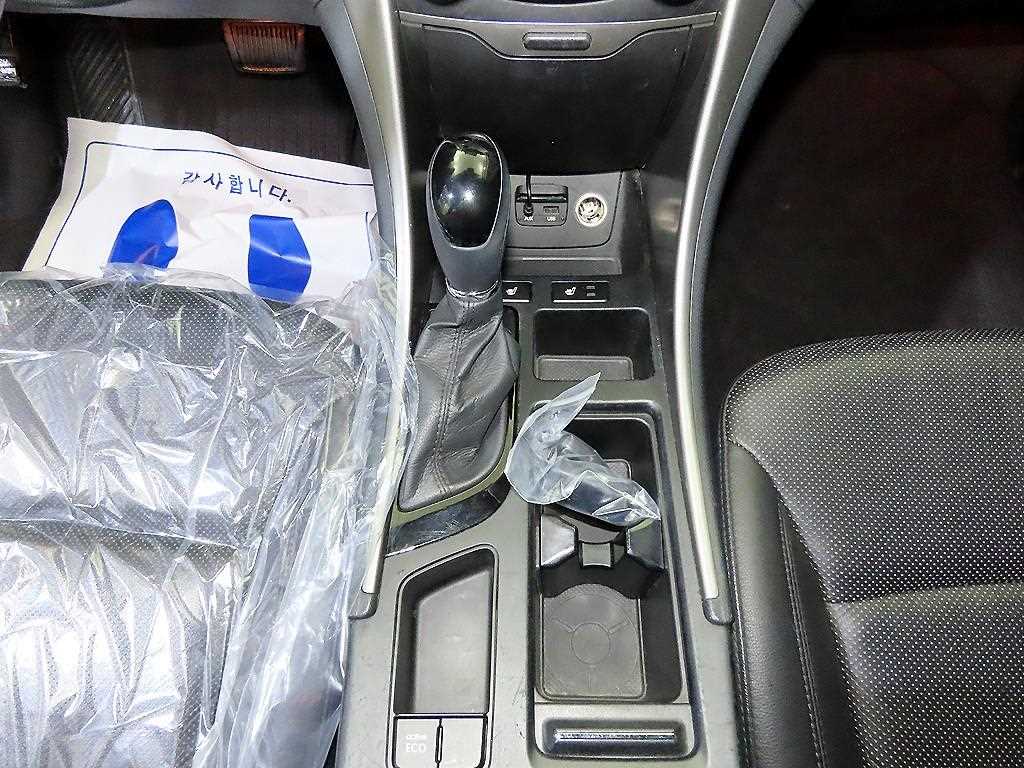 HYUNDAI Sonata - Vista 12