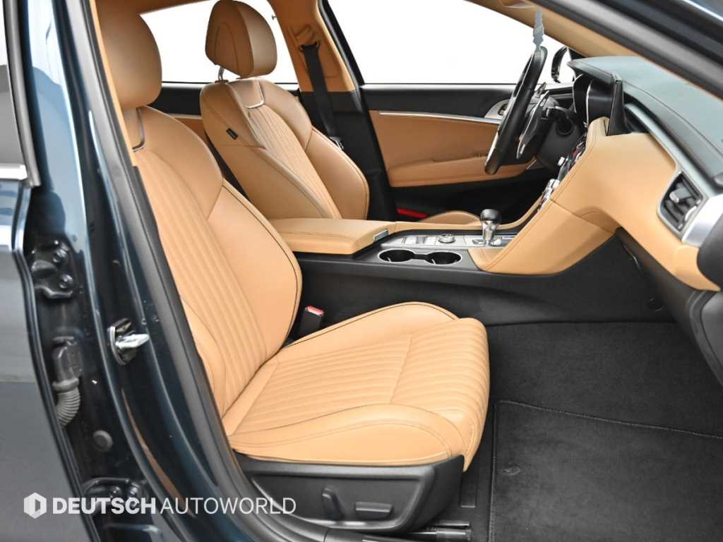 Genesis G70 - Vista 10