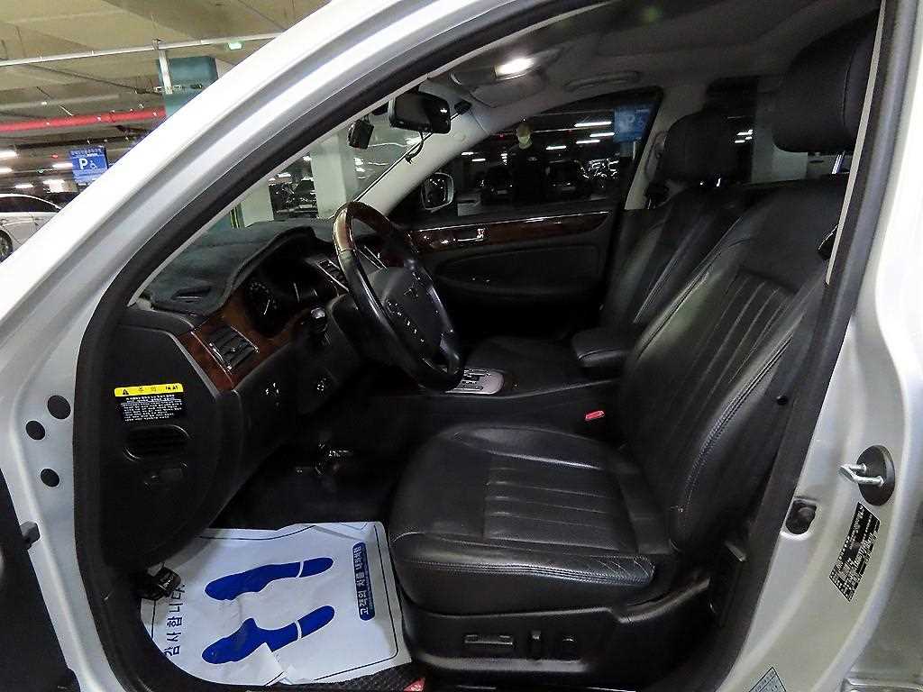HYUNDAI Genesis - Vista 6