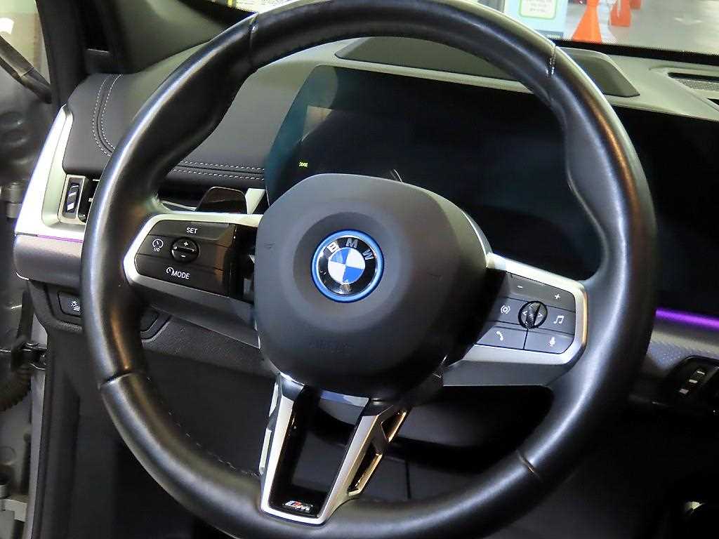 BMW iX1 - Vista 8