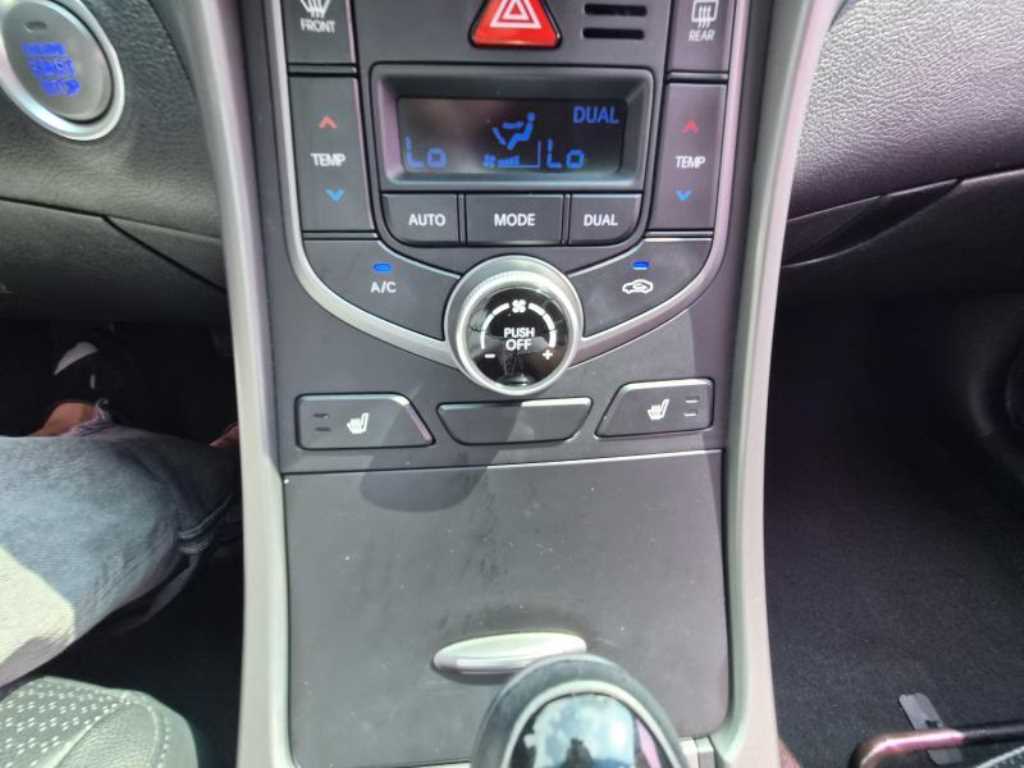 HYUNDAI Avante - Vista 9