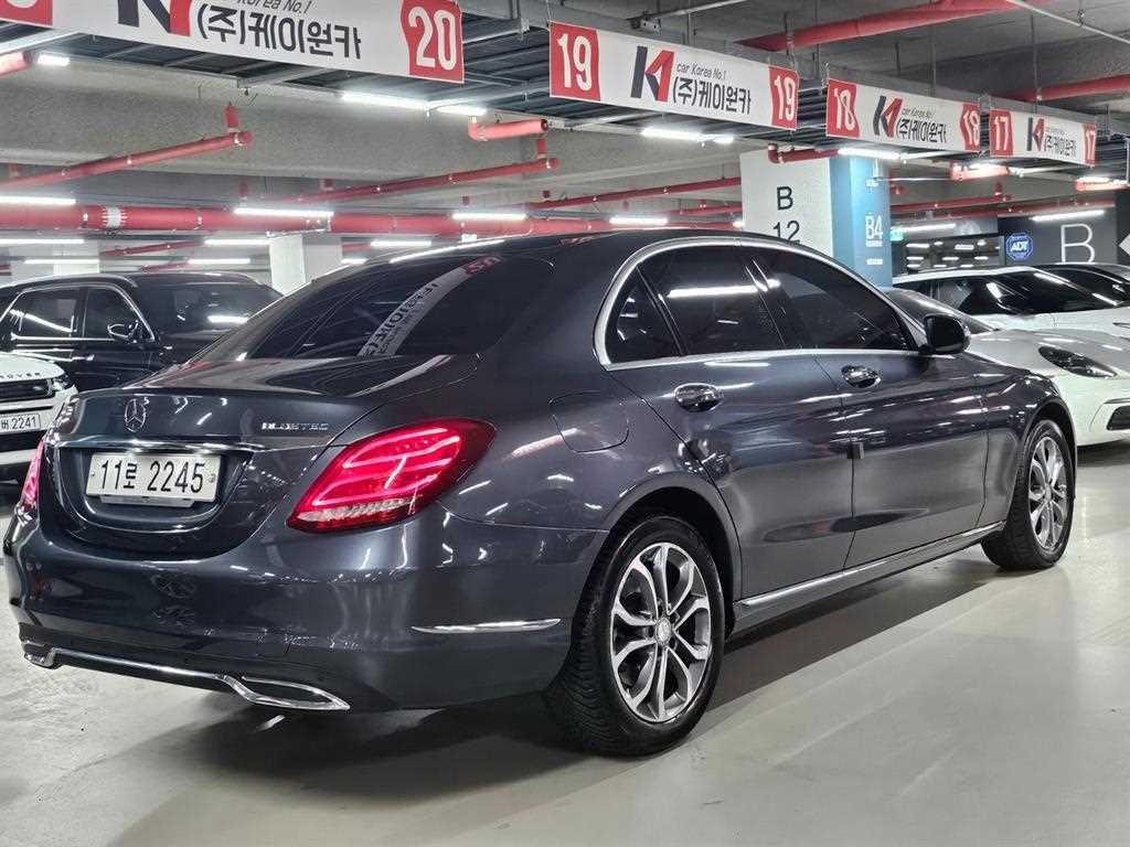 Mercedes Benz C Class - Vista 4