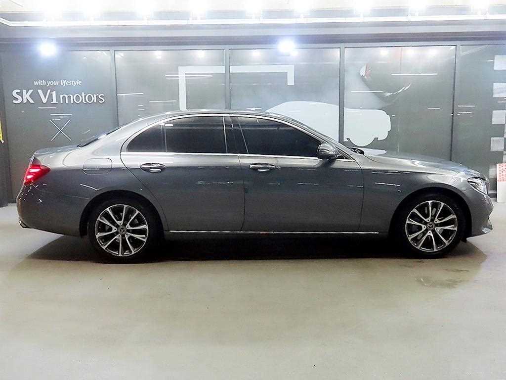 Mercedes Benz E class - Vista 3