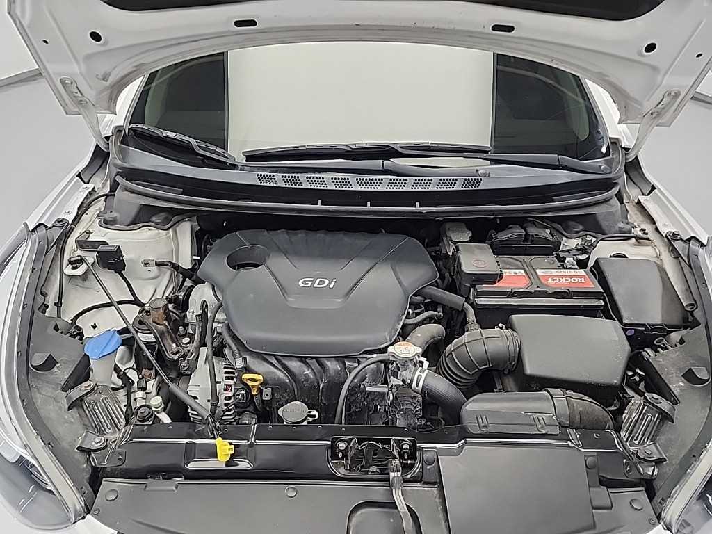 HYUNDAI Avante - Vista 5