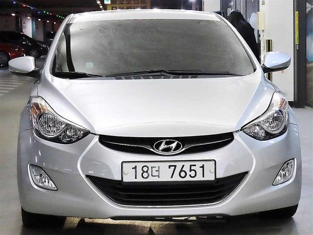 HYUNDAI Avante - Vista 2