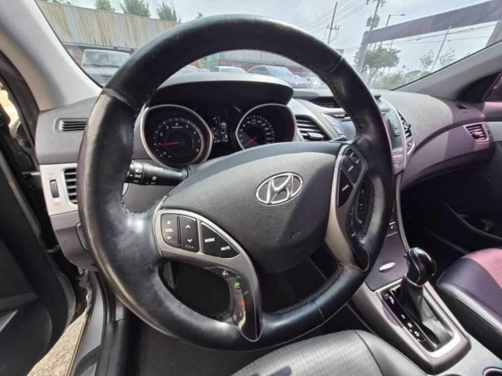 HYUNDAI Avante - Vista 6