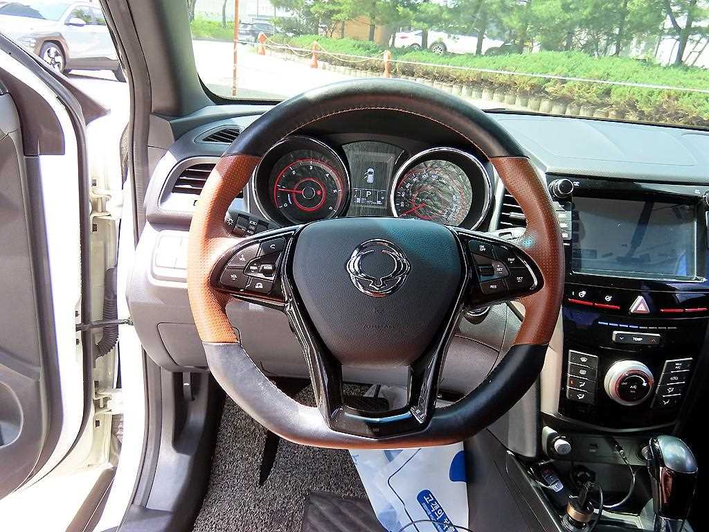 Ssangyong Tivoli - Vista 8