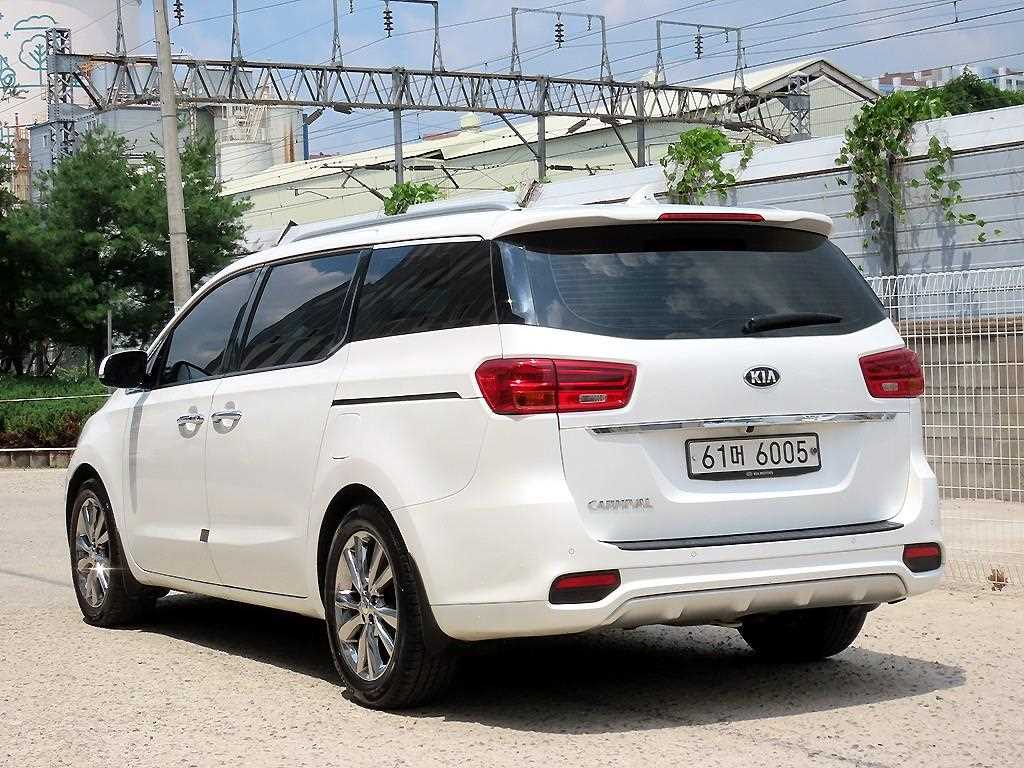 KIA Carnival - Vista 3