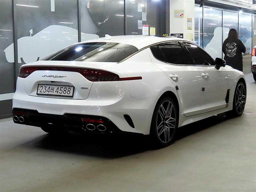 KIA Stinger - Vista 4