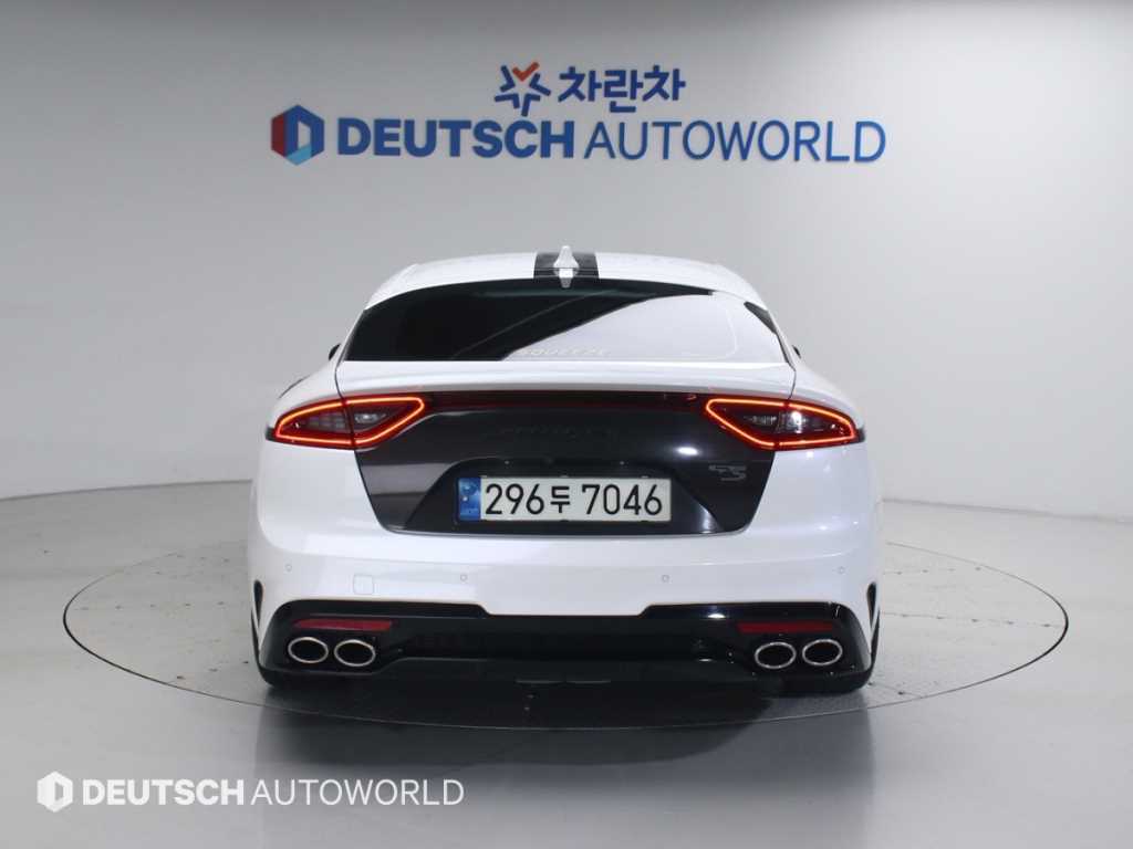 KIA Stinger - Vista 4