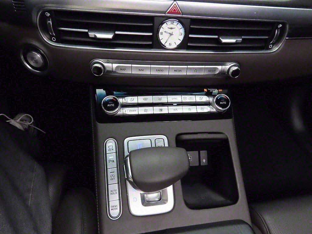 Genesis G90 - Vista 9