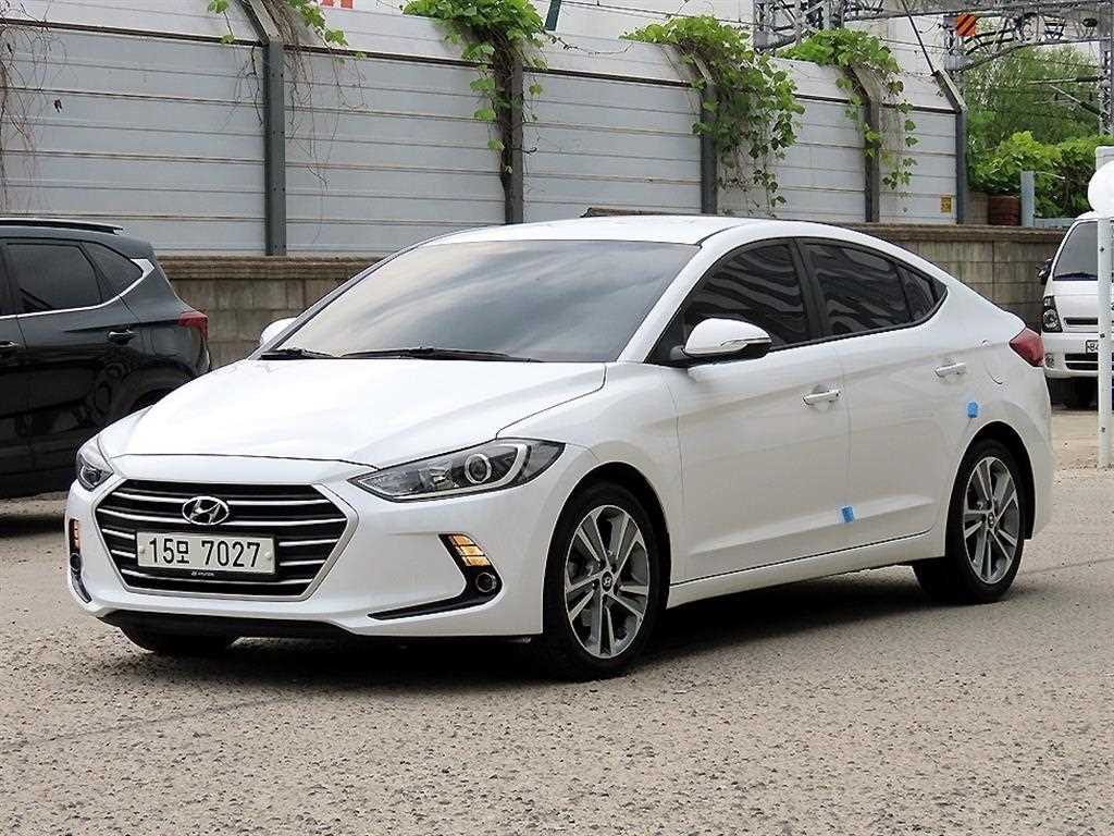 HYUNDAI Avante - Vista 2
