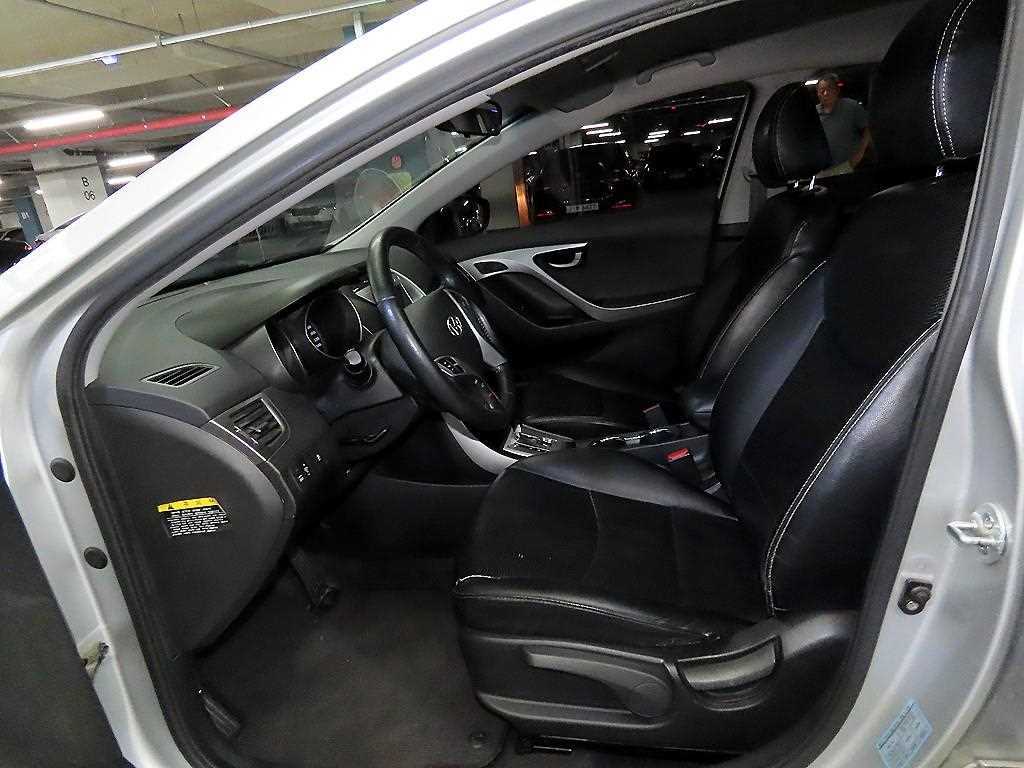 HYUNDAI Avante - Vista 6