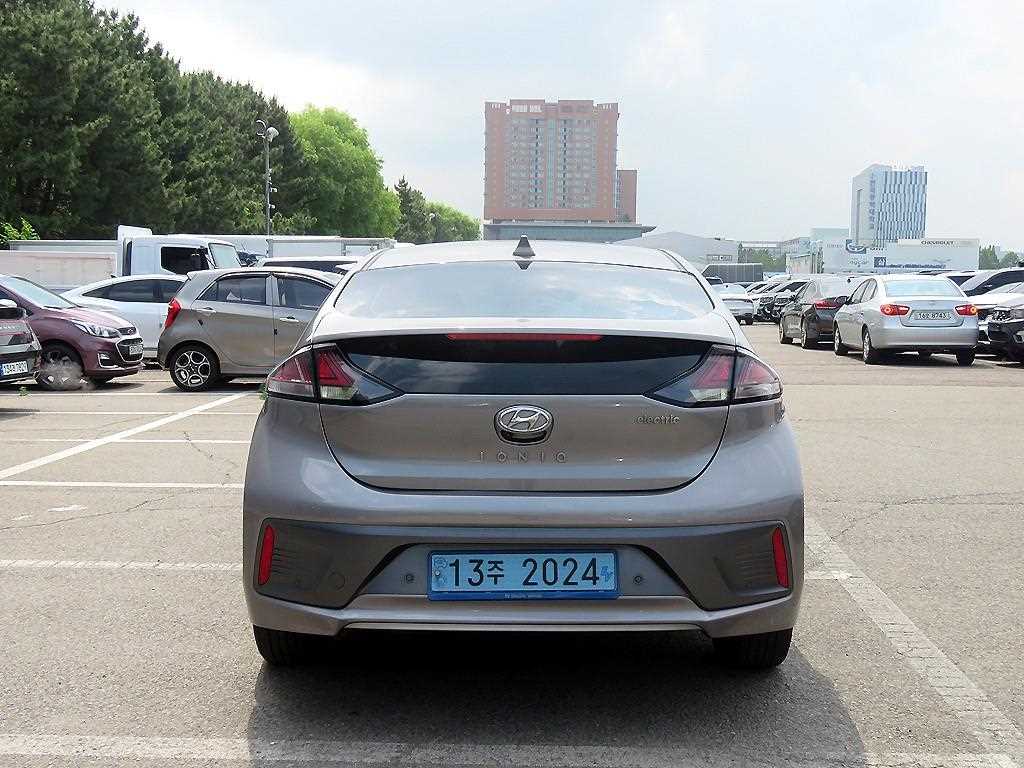 HYUNDAI Ioniq - Vista 3