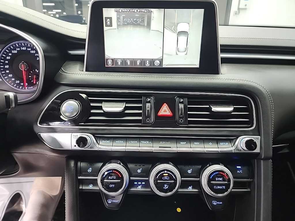 Genesis G70 - Vista 10