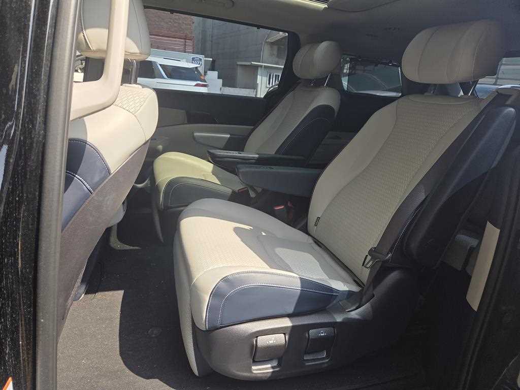 KIA Carnival - Vista 4