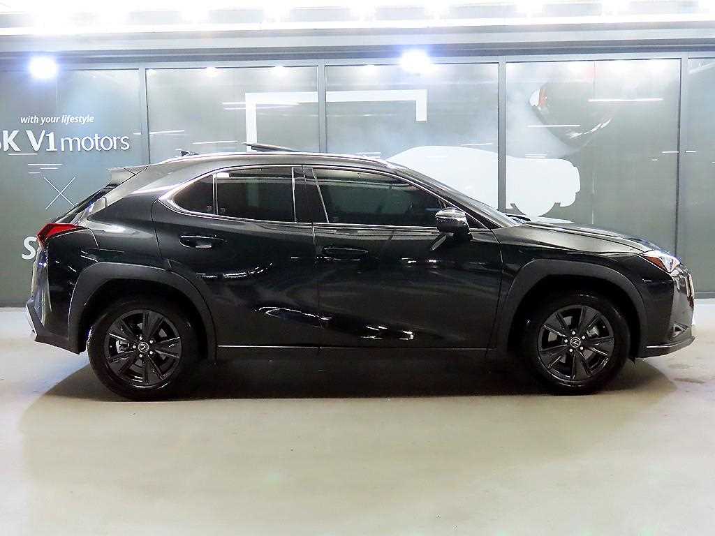 Lexus UX - Vista 3