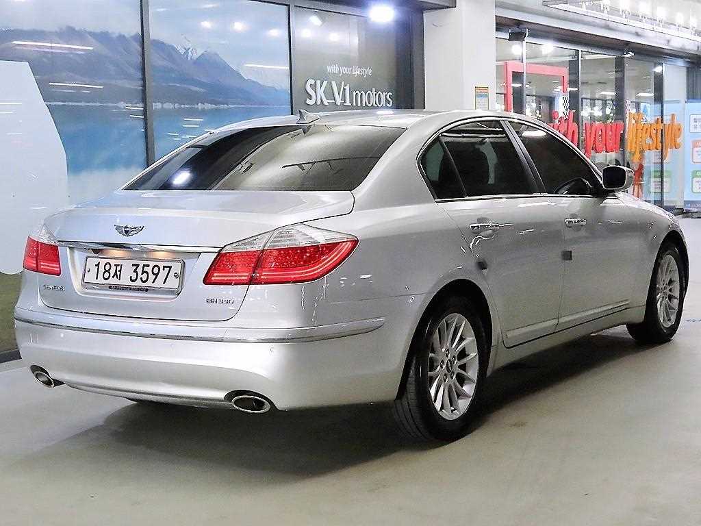 HYUNDAI Genesis - Vista 4