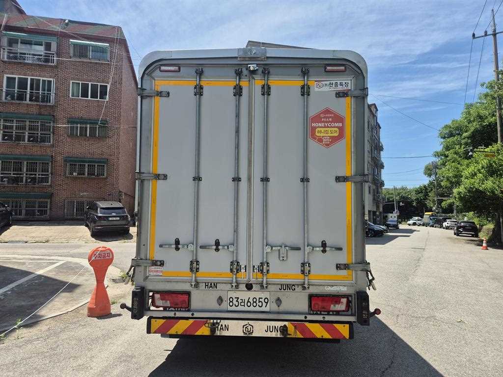 medium and large cargo truck - Vista 6