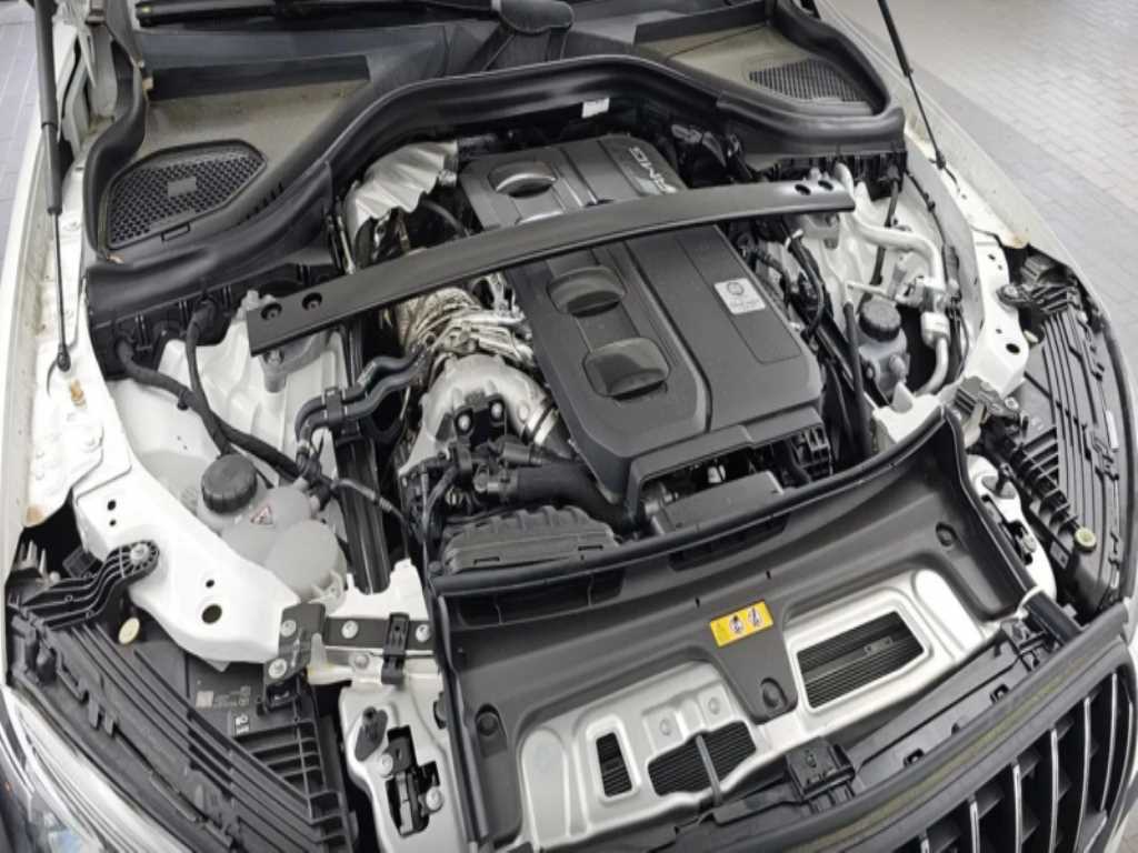 Mercedes Benz GLC Class - Vista 6