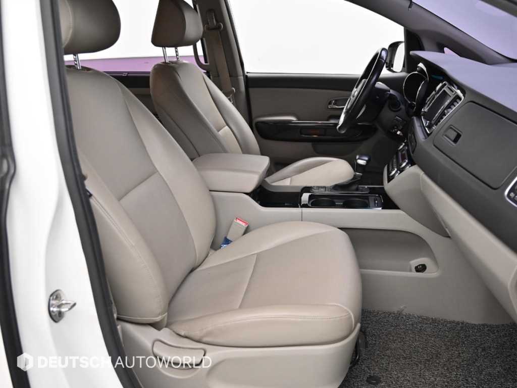 KIA Carnival - Vista 10