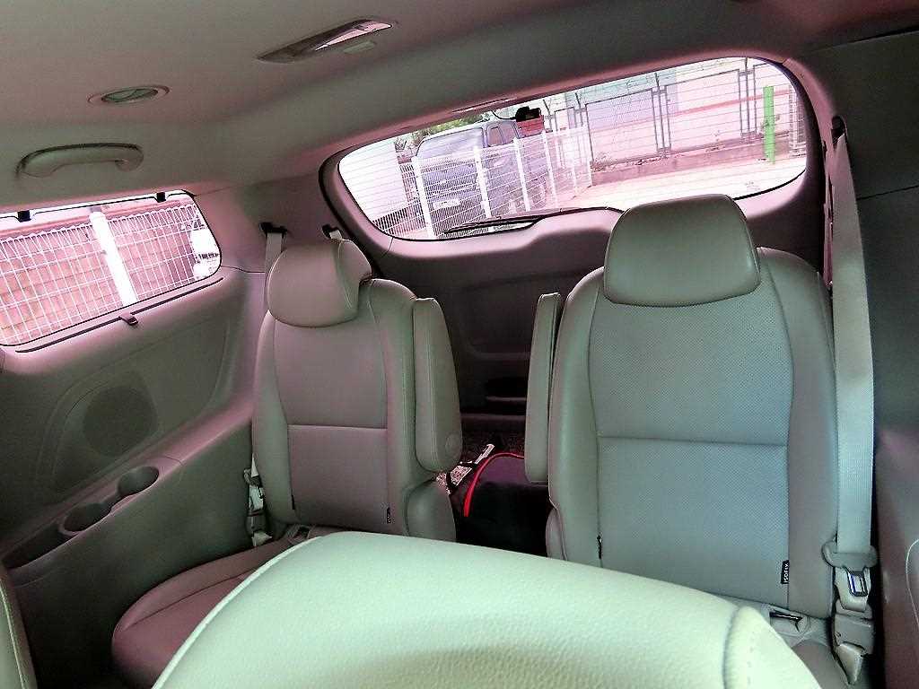 KIA Carnival - Vista 7