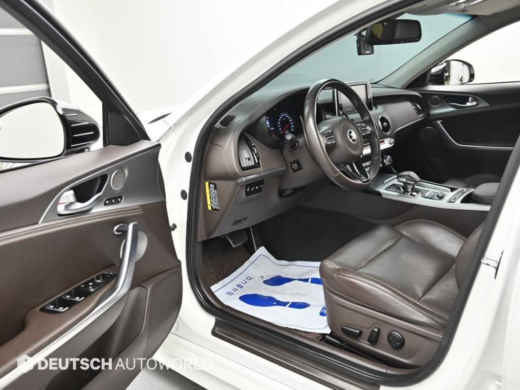 KIA Stinger - Vista 11