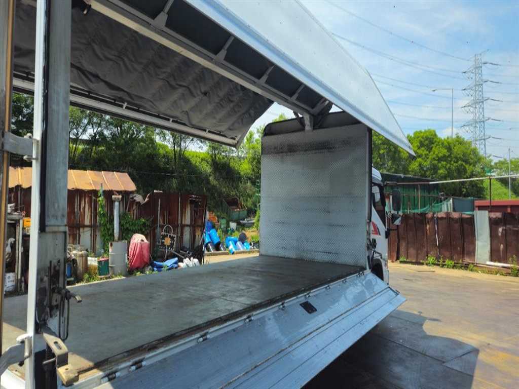 medium and large cargo truck - Vista 4