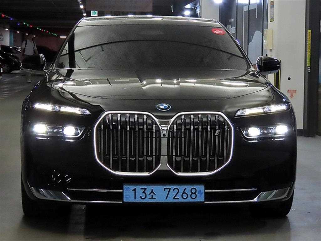 BMW i7 - Vista 2