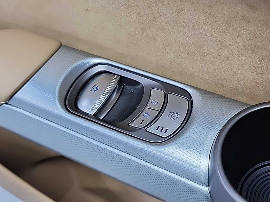 Genesis GV60 2022 Blanco - Importación desde Corea - HF Imports Iquique - Foto 16